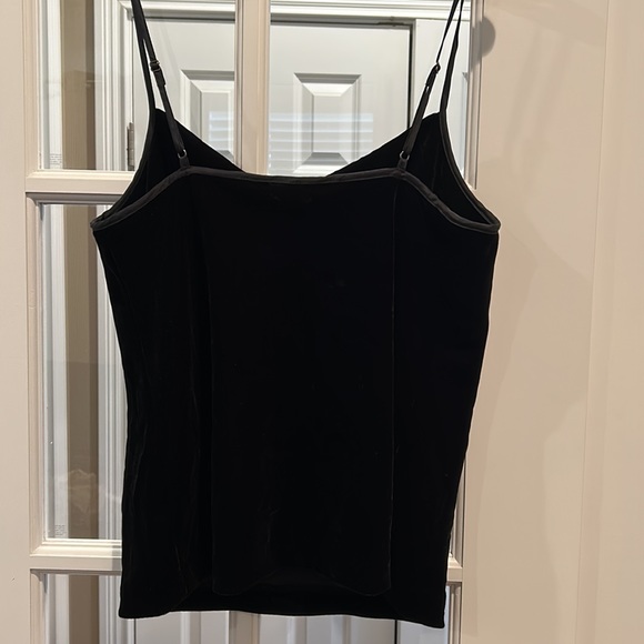 🆕 Banana Republic Black Velvet Cow Neck Camisole - Picture 8 of 8